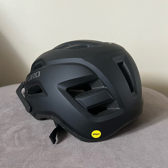 EUC Giro Men’s XL bike helmet - Picture 3 of 4